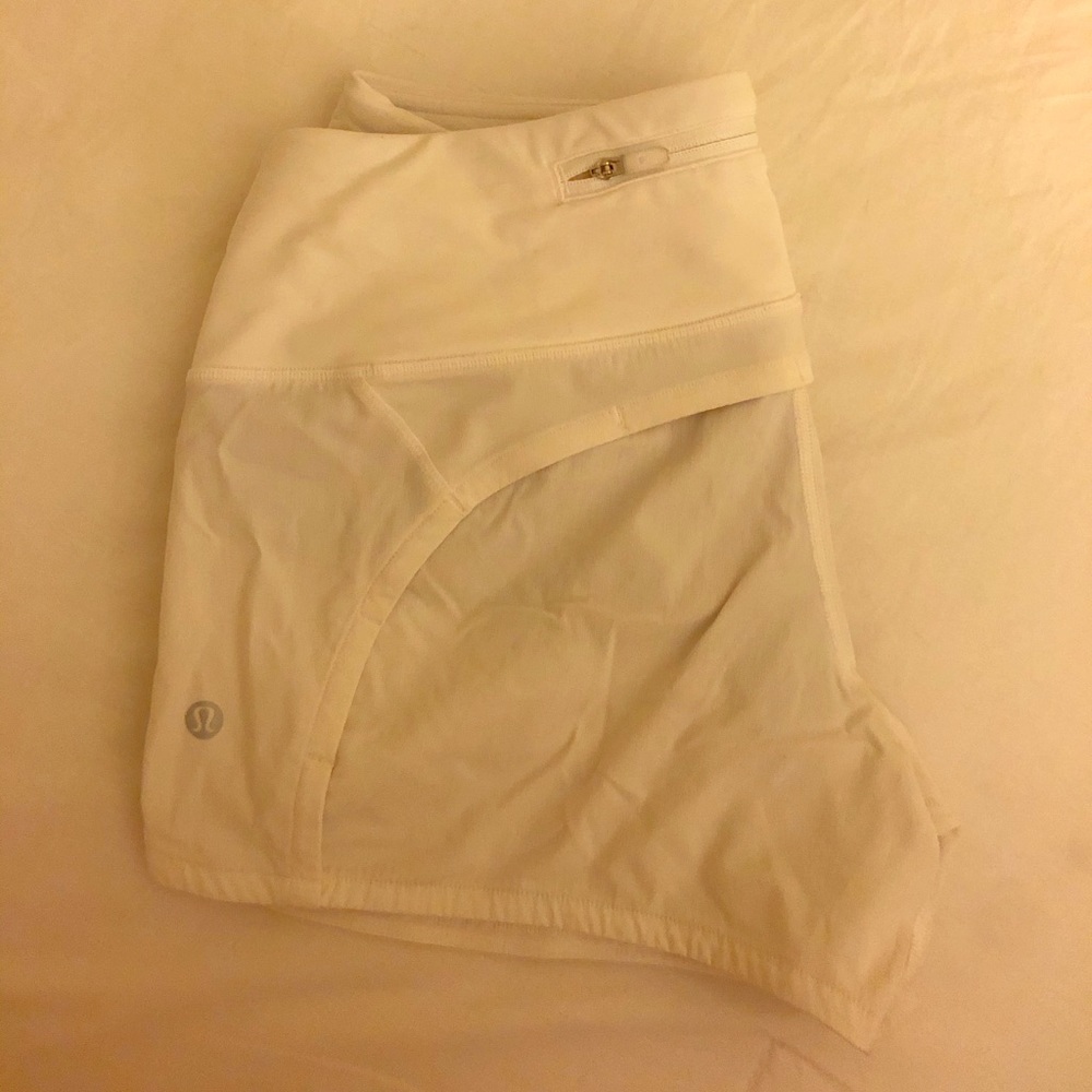 White Lululemon Speed up shorts Size 4